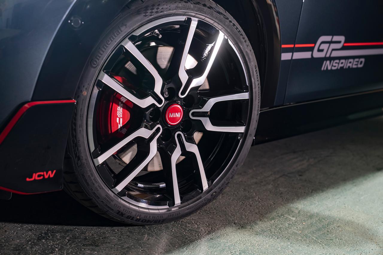 画像 : 7番目の画像 - MINIが日本初公開のコンセプトカー「THE SKEG」と新モデル「MINI GP INSPIRED EDITION」を発表 - Webモーターマガジン