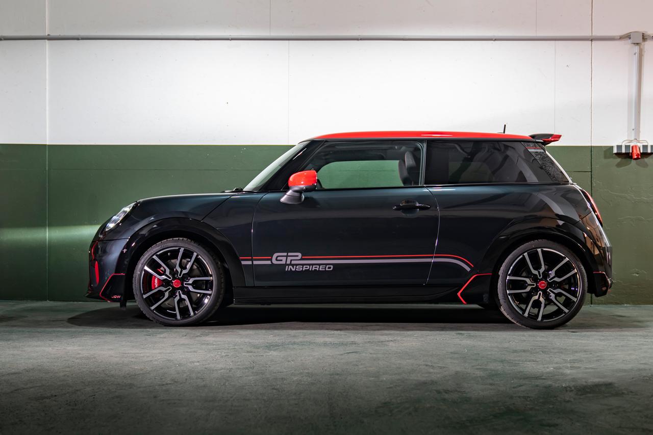 画像 : 5番目の画像 - MINIが日本初公開のコンセプトカー「THE SKEG」と新モデル「MINI GP INSPIRED EDITION」を発表 - Webモーターマガジン