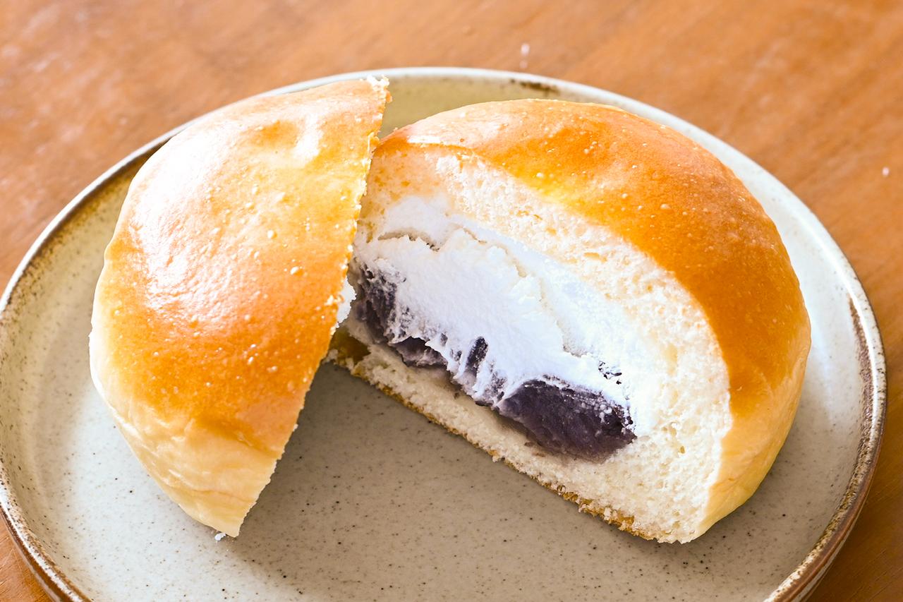 画像: 酒々井PA（下り）のベーカリー「Bread Corner」のナンバーワン、看板メニューとなっているのが「酒々井あんぱん」（330円）。