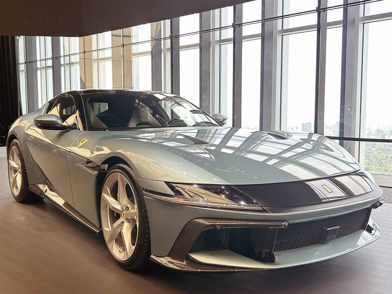 画像: 【2024写真蔵トップ10】＜第8位＞フェラーリの新フラッグシップは、搭載エンジンを車名にした「ドーディチ チリンドリ」 - Webモーターマガジン