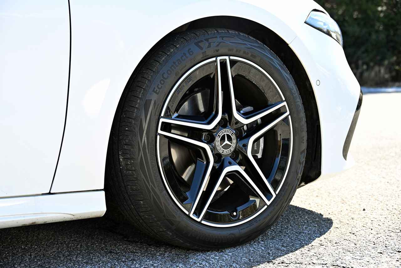 画像: アウディA3やBMW1シリーズと比べて価格はもっとも高くなるA200d。しかし、その走りや質感の高さはいまなお一級品と言っていいだろう。