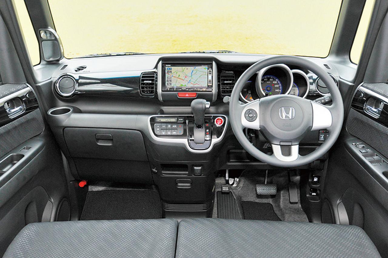 画像: ナビ装着用スペシャルパッケージ、ナビゲーション＆リアモニターセット、ETCユニットをオプション装着。