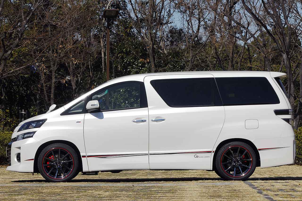 画像: ベース車より全長は30mm長く、全幅は同じで全高は30mmダウンし、見た目の安定感も抜群。サイドストライプはオプション。