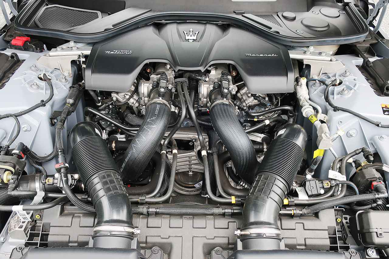 画像: 3LのV6 ネットゥーノ ツインターボエンジンは550psと650Nmを発生。8速ATを組み合わせ、フルタイムで4輪を駆動する。