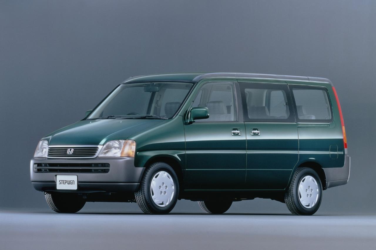 画像 : 2番目の画像 - ホンダ「ステップワゴン」30周年記念ムービー公開！～歴代モデルと家族の思い出で振り返る30年の軌跡～ - Webモーターマガジン