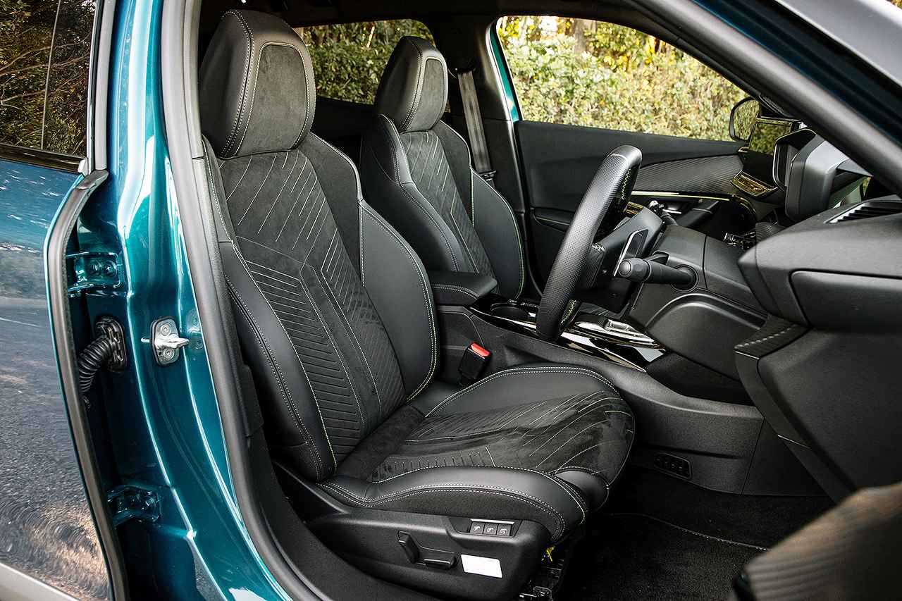 画像 : 12番目の画像 - プジョー2008 写真蔵 - Webモーターマガジン