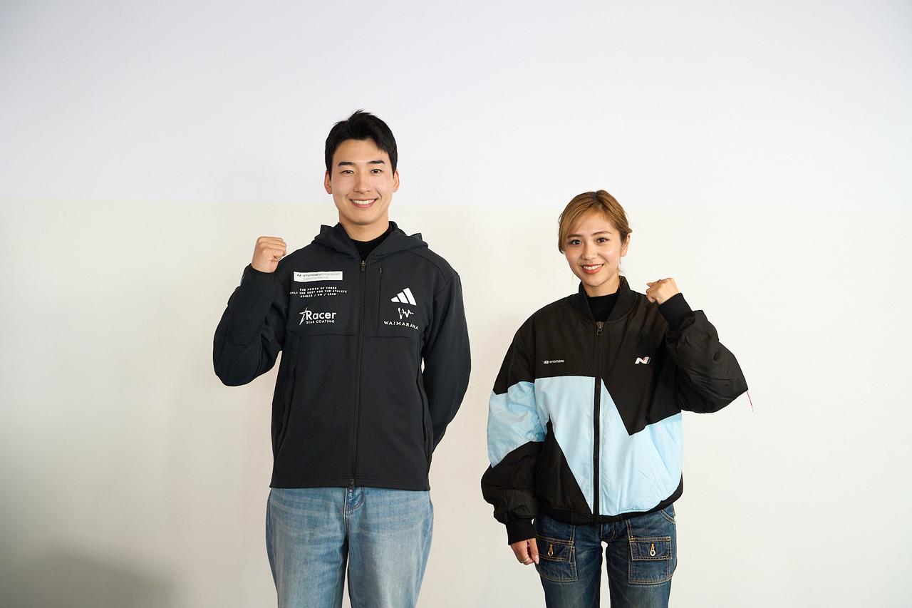 画像: ヒョンデのモータースポーツ参戦発表に登壇した2025スーパー耐久ST-TCRクラスチャンピオンのリ・ジョンウ選手（左）とヒョンデのモータースポーツアンバサダーに就任した織戸茉彩選手。