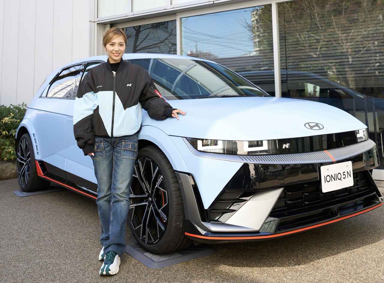 画像: IONIQ 5 Nに乗り始めてまだ一週間ほどだという織戸茉彩選手は、これからのEVライフを存分に楽しむとコメントしてくれた。