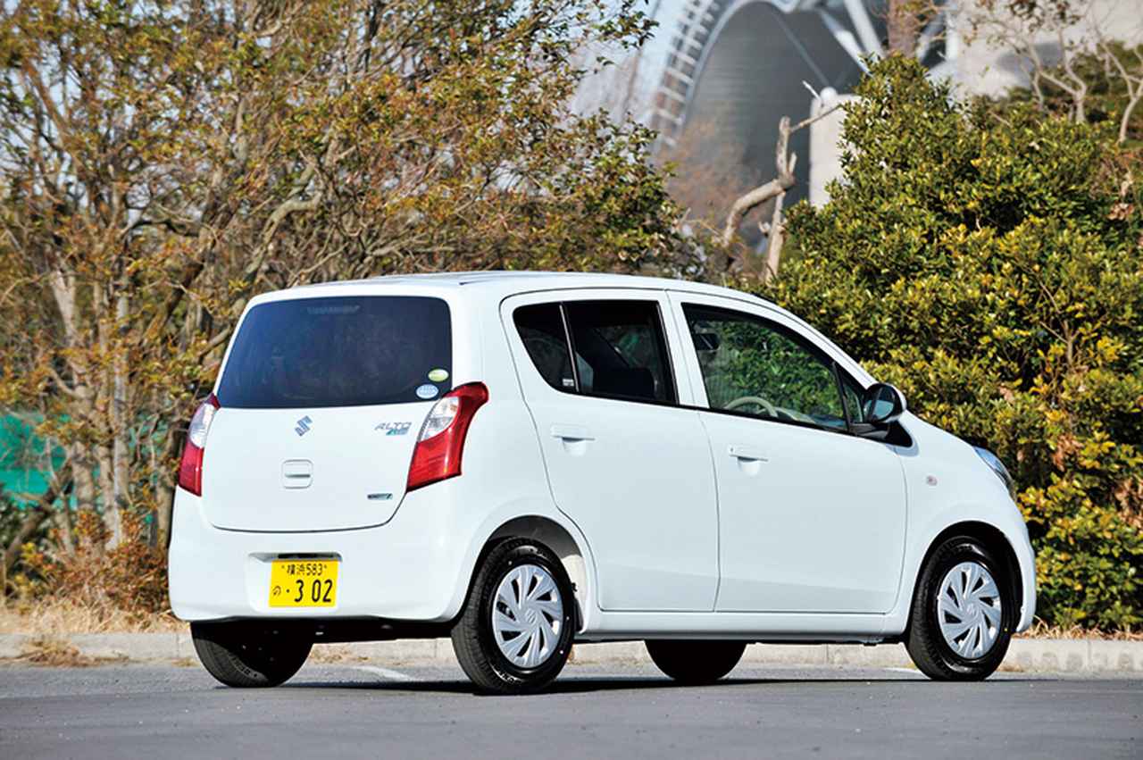 画像: 標準モデルとの外観上の違いは、リアコンビネーションランプの一部とハイマウントストップランプにLEDが採用されたこととエンブレムぐらい。