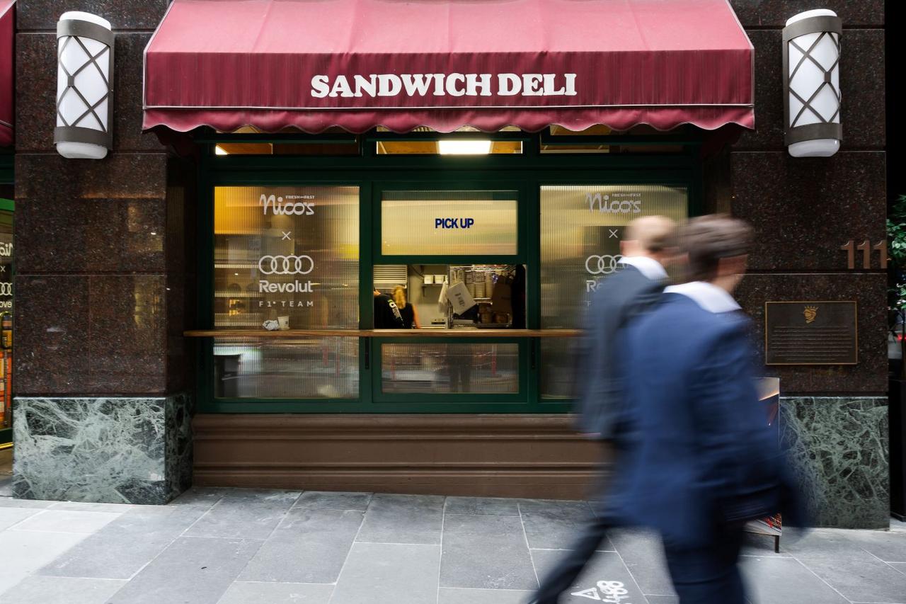 画像: メルボルンの人気店ニコズ・デリやアクシル・コーヒー・ロースターズとのコラボレーションを通じて、街の食とコーヒー文化にも根付くPR活動を展開する。