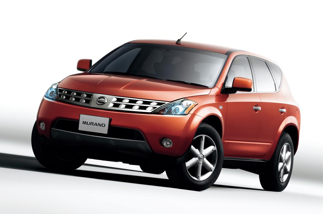 画像: 初代ムラーノは丸みを帯びたフォルムと大胆なフロントマスクが特徴。日本市場でも異彩を放った存在だった。