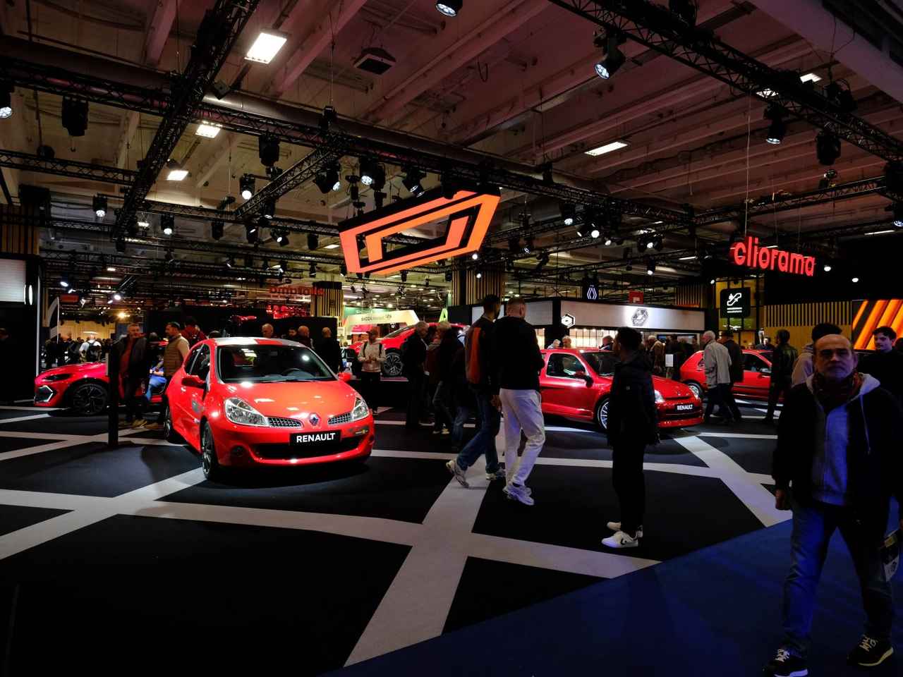 画像: ルノーとプジョーの「原点×現点」のセボンなマリアージュ！「レトロモビル2026」コンストラクターエリア編【フランス縦断ヒストリックカーイベント三昧　その2】 - Webモーターマガジン