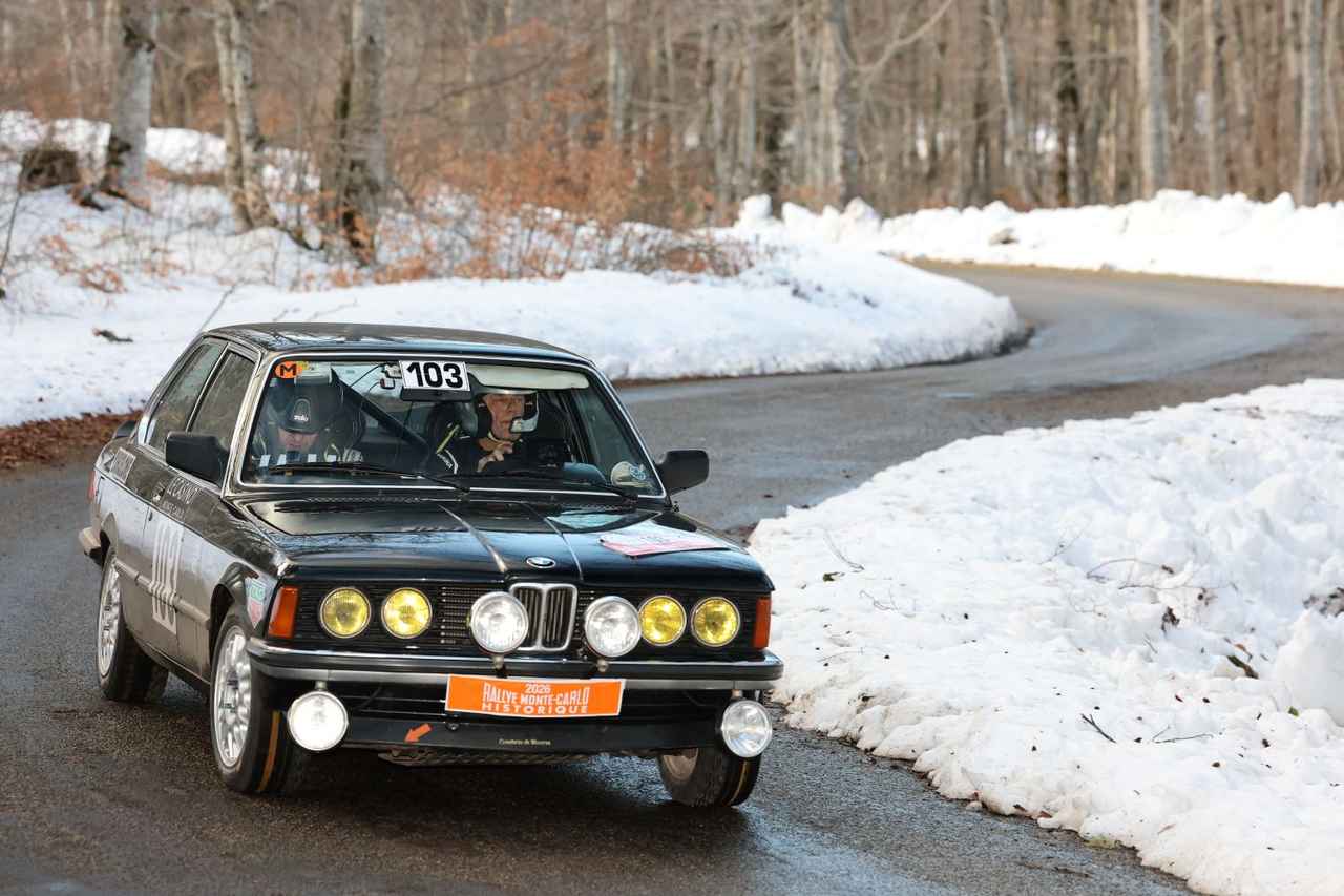 画像: ヴァランスエリアでのSRは3日間で13のコースが設定されていた。山岳路ではドライと凍結路面が混在する、なかなか難しいコンディションだったようだ。ちなみに写真のBMW 323i（1981年型）は、総合優勝を果たしたマシンだ。©ACM／René Photos