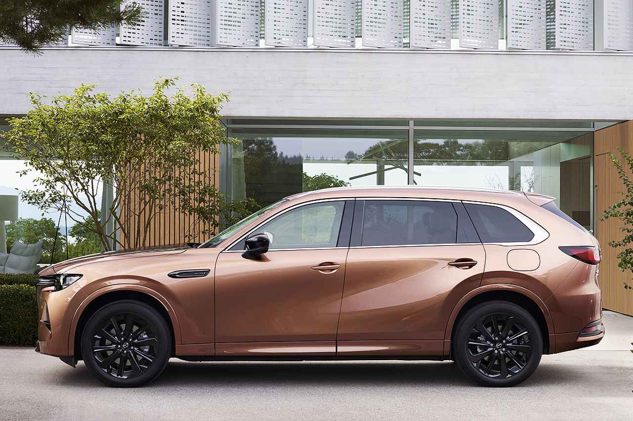 画像: FRベースらしい伸びやかなプロポーションのCX-80。サイズは大きめだがハンドルは切れて運転しやすい。