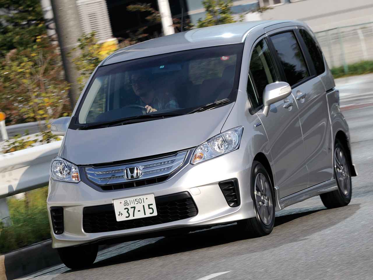画像 : 1番目の画像 - ホンダ フリードスパイク - Webモーターマガジン