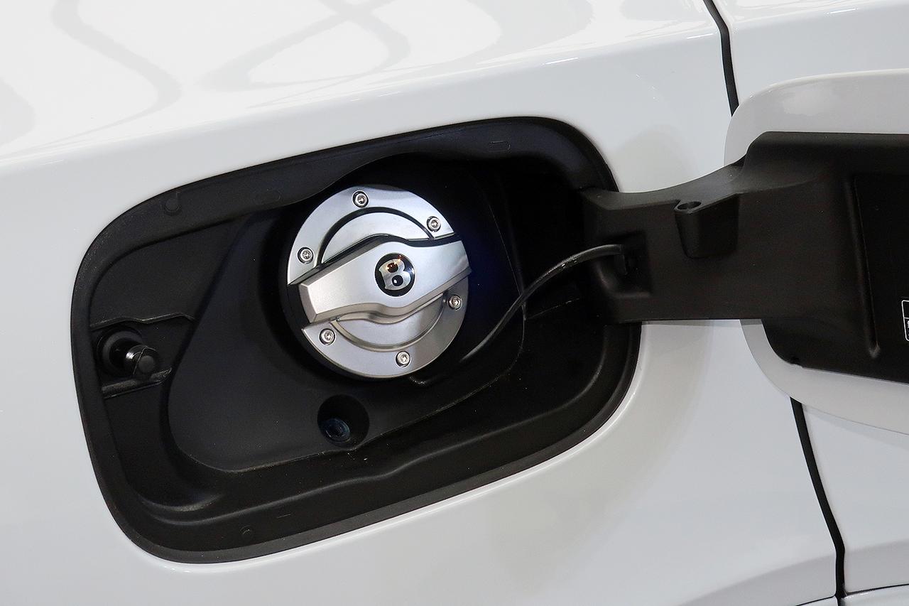 画像 : 18番目の画像 - ベントレー ベンテイガ サムシングブルーコレクション - Webモーターマガジン