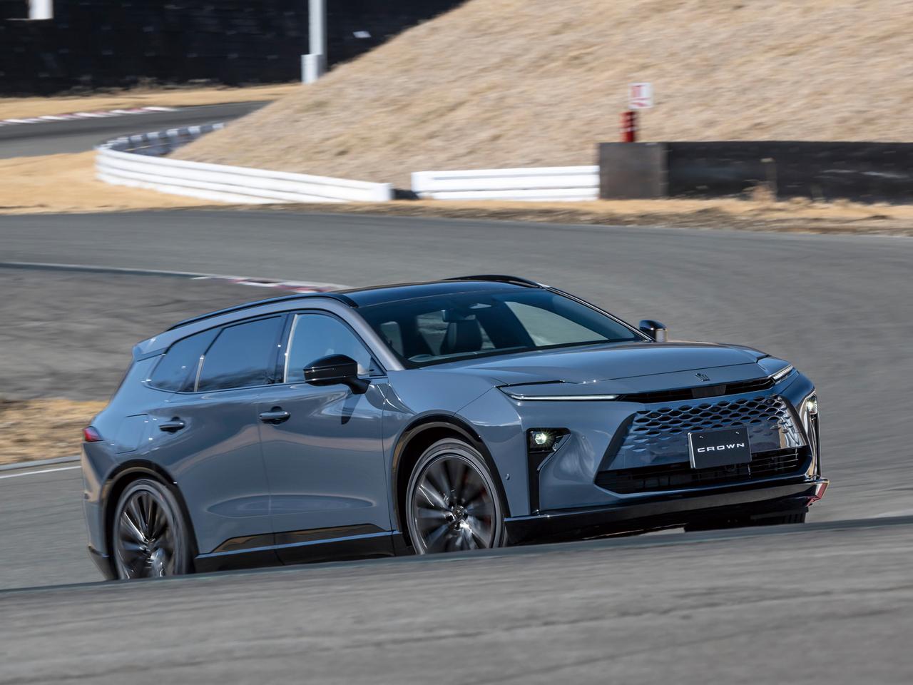 画像: クラウンエステートにのみ与えられた四輪操舵システムのセッティングと、ワゴンらしさとは違う個性 - Webモーターマガジン