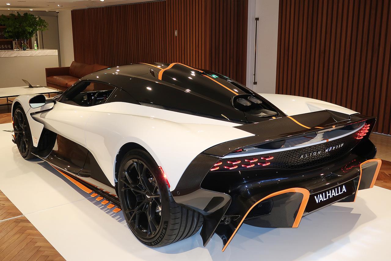 画像: リアエンド下部には巨大なベンチュリートンネル。エキゾーストエンドは、トップエグジットとベンチュリートンネル内に配されている。