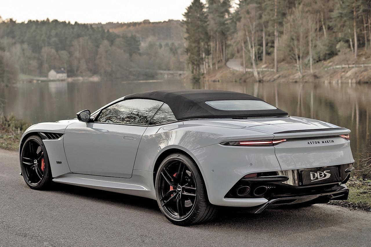 画像: 2019年4月に追加設定されたオープンモデルのヴォランテ。リアフェンダーは専用のデザインでクーペとは差別化されている。