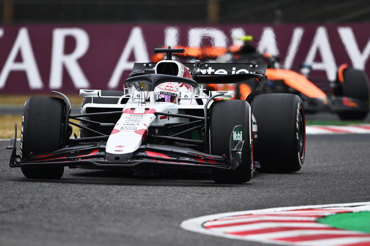 画像: 昨年2025年日本GPでは、マックス・フェルスタッペン(レッドブル)がポールポジションから逃げ切った。速さで勝ると思われたマクラーレンを見事に抑え込んだ。