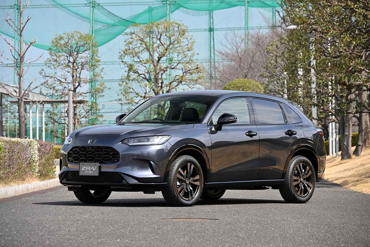 画像: 特別仕様車のブラックスタイルは、e：HEV Zグレードをベースにクリスタルブラック・パールに仕上げられたパーツを随所に採用することで、引き締まった印象としている。