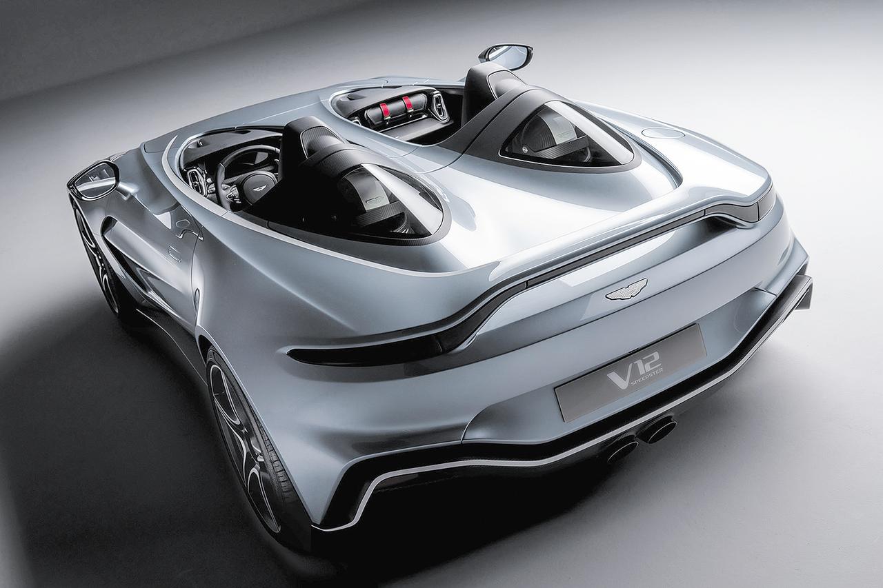 画像: ボディの後半はリアスポイラーとつながり、リアコンビランプも内蔵されている。リアエンド下部はディフューザー形状。