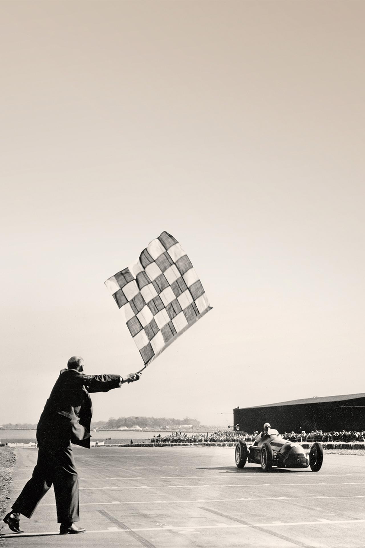 画像: 1950年に開催された第1回F1世界選手権英国GPでアルファロメオのTipo158を駆るジュゼッペ・ファリーナがPPから優勝した。
