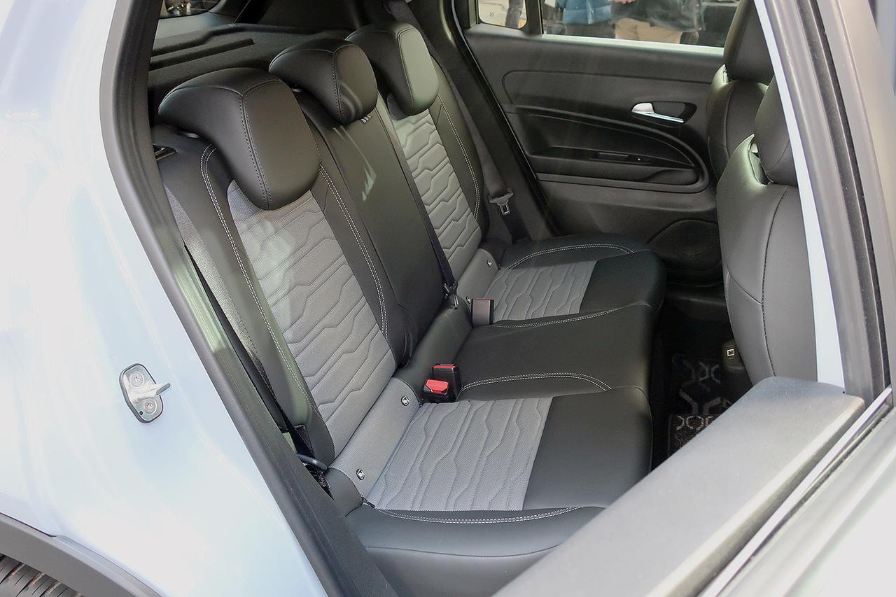 画像 : 12番目の画像 - ジープ アベンジャー 4xe ハイブリッド - Webモーターマガジン