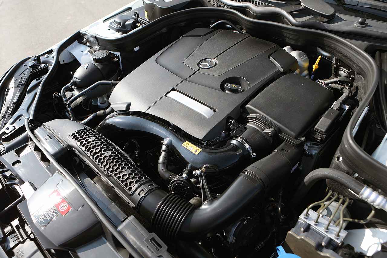 画像: 新開発の2L 直4ターボはリーンバーンを採用。EU総合燃費では16.4〜17.2km/Lを達成している。