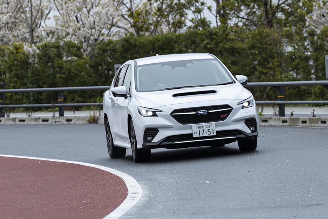 画像: 未施工の車両でも充分にスポーティな走りを愉しめる。