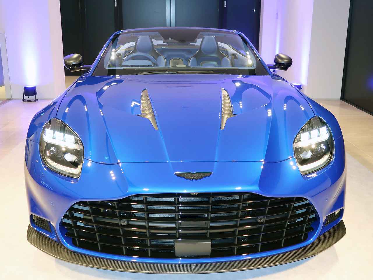 画像: 【写真蔵】アストンマーティン「ヴァンキッシュ ヴォランテ」は、世界最速のフロントエンジン コンバーチブル - Webモーターマガジン