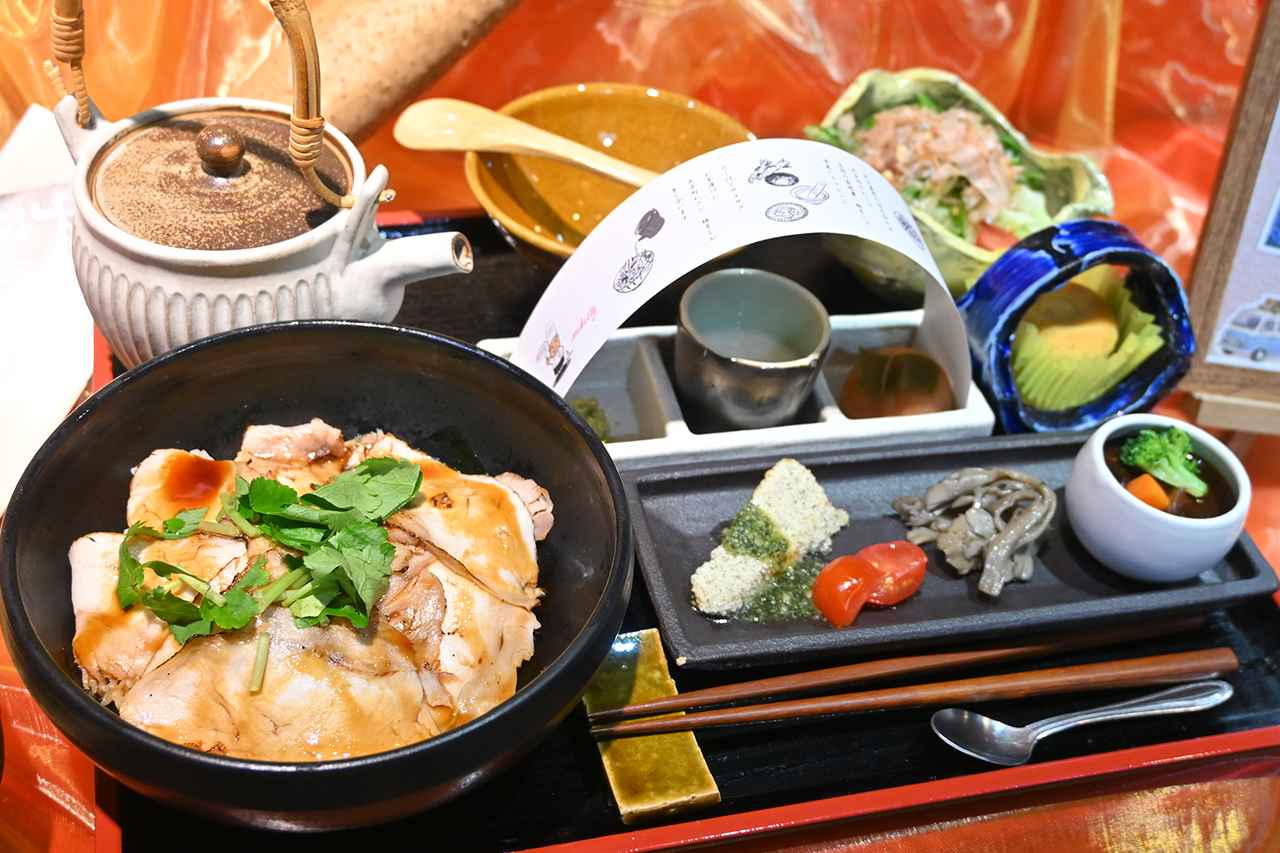 画像: 優勝した常磐道・友部SA（上り）の「夢の茨城旅行～お守りはmikittyのサイン～THANK YOU SO MUCH cholo」（1500円）。