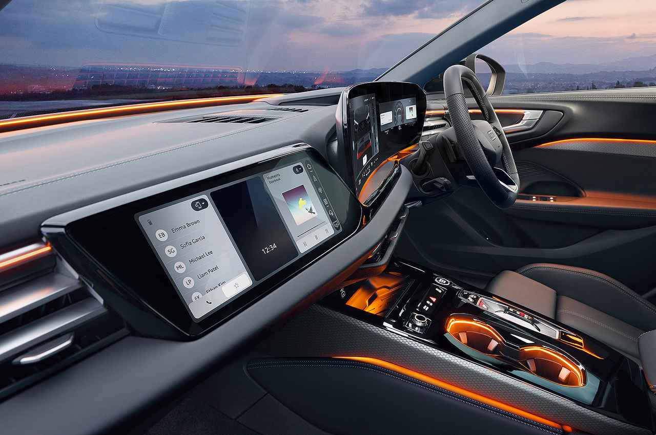 画像: アウディA5のコクピット。タッチ式インターフェイスの一部を、物理的スイッチに置き換えた。