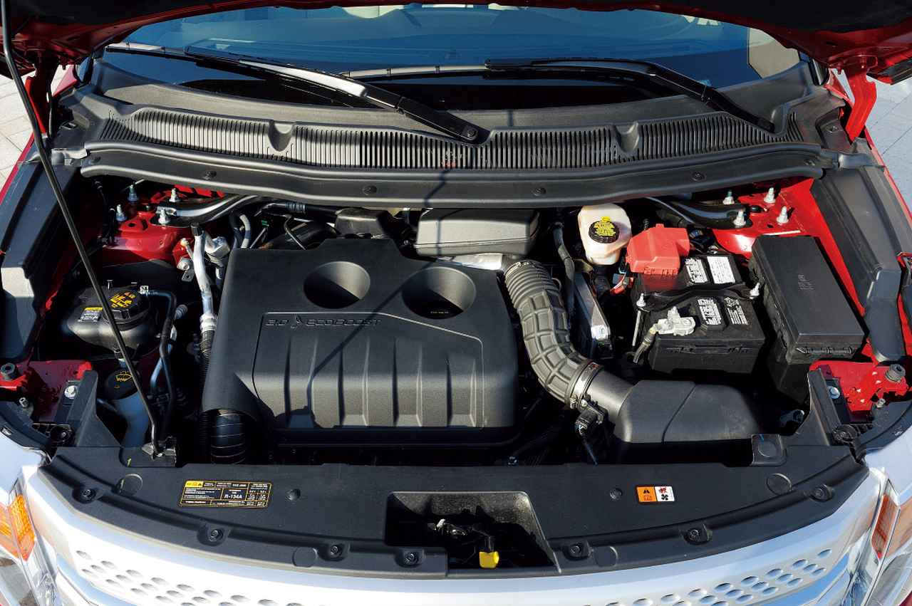 画像: XLT エコブーストに搭載される2L直4ターボエコブーストエンジン。直噴ターボ技術でダウンサイズされたパワーユニット。