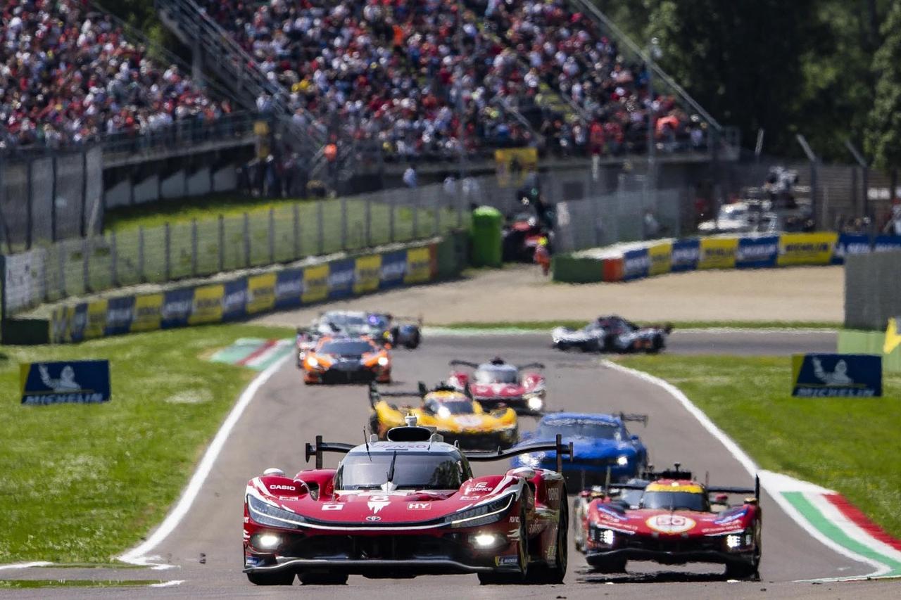 画像: 開幕戦イモラ6時間レースでデビューウインを飾った8号車トヨタTR010ハイブリッド。チームメイトの7号車も3位に入り、トヨタが幸先のいいスタートを切った。