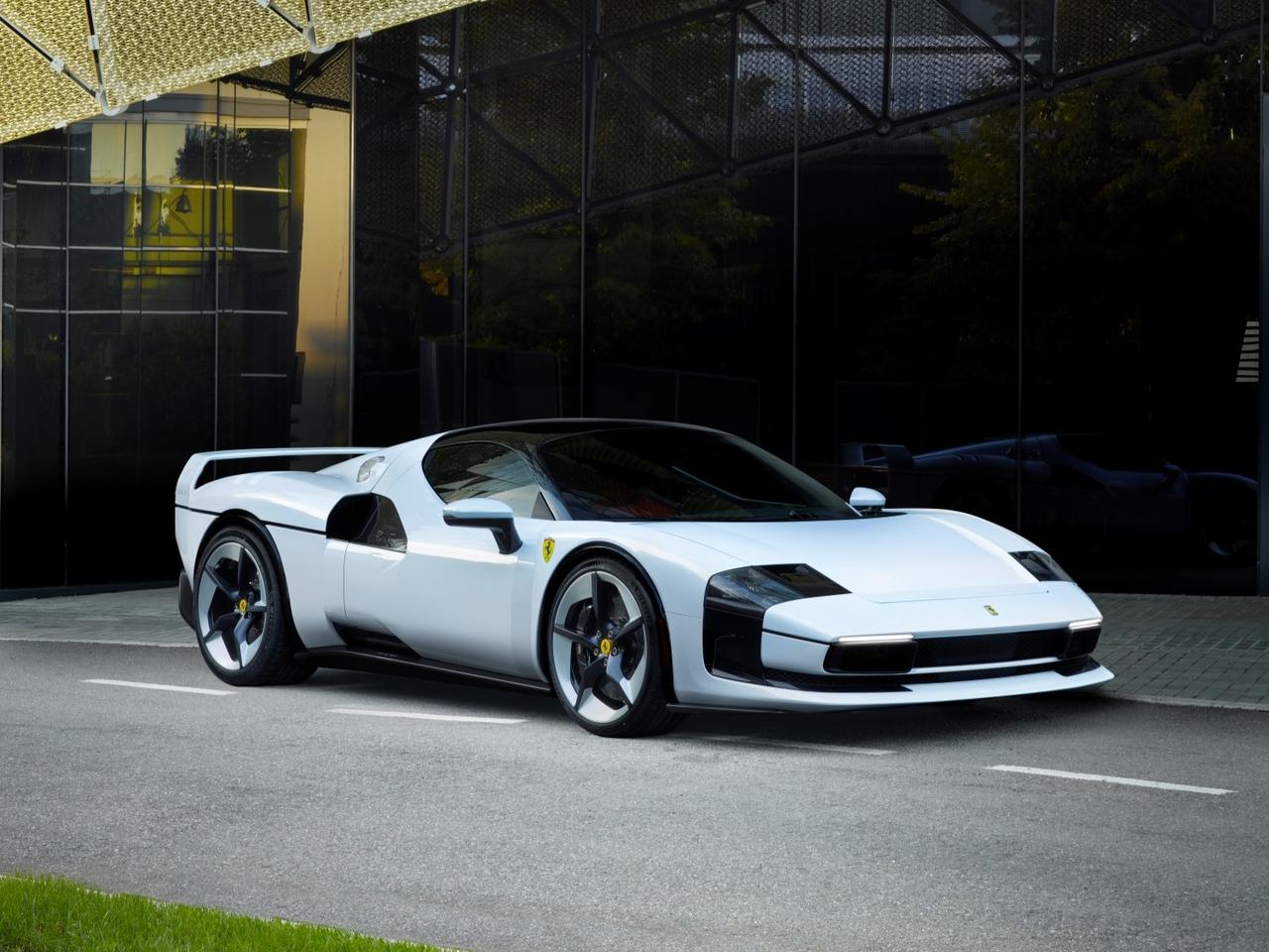 画像: F40をオマージュしたV6ハイブリッドの未来型スペチアーレ!「フェラーリ SC40」が新たなワンオフモデルとして登場 - Webモーターマガジン