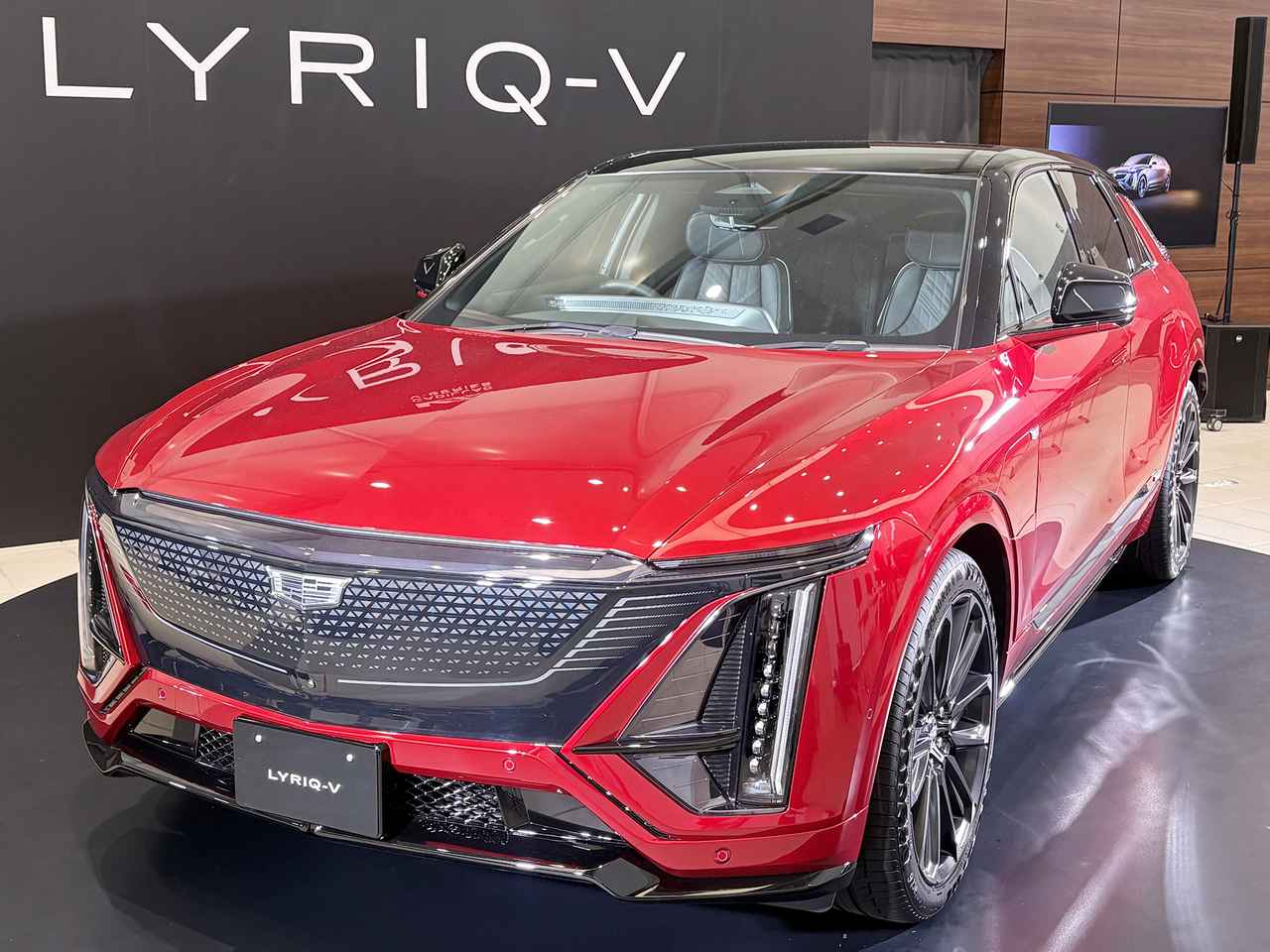 画像: キャデラック リリック Vを日本初公開。Vシリーズ初のフル電動SUVは、史上最速のキャデラックに - Webモーターマガジン