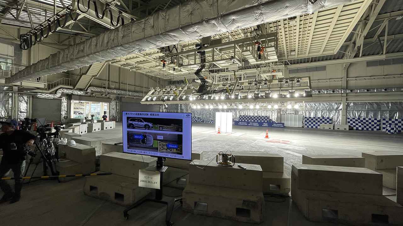 画像: SUBARUが保有する衝突試験施設の様子。