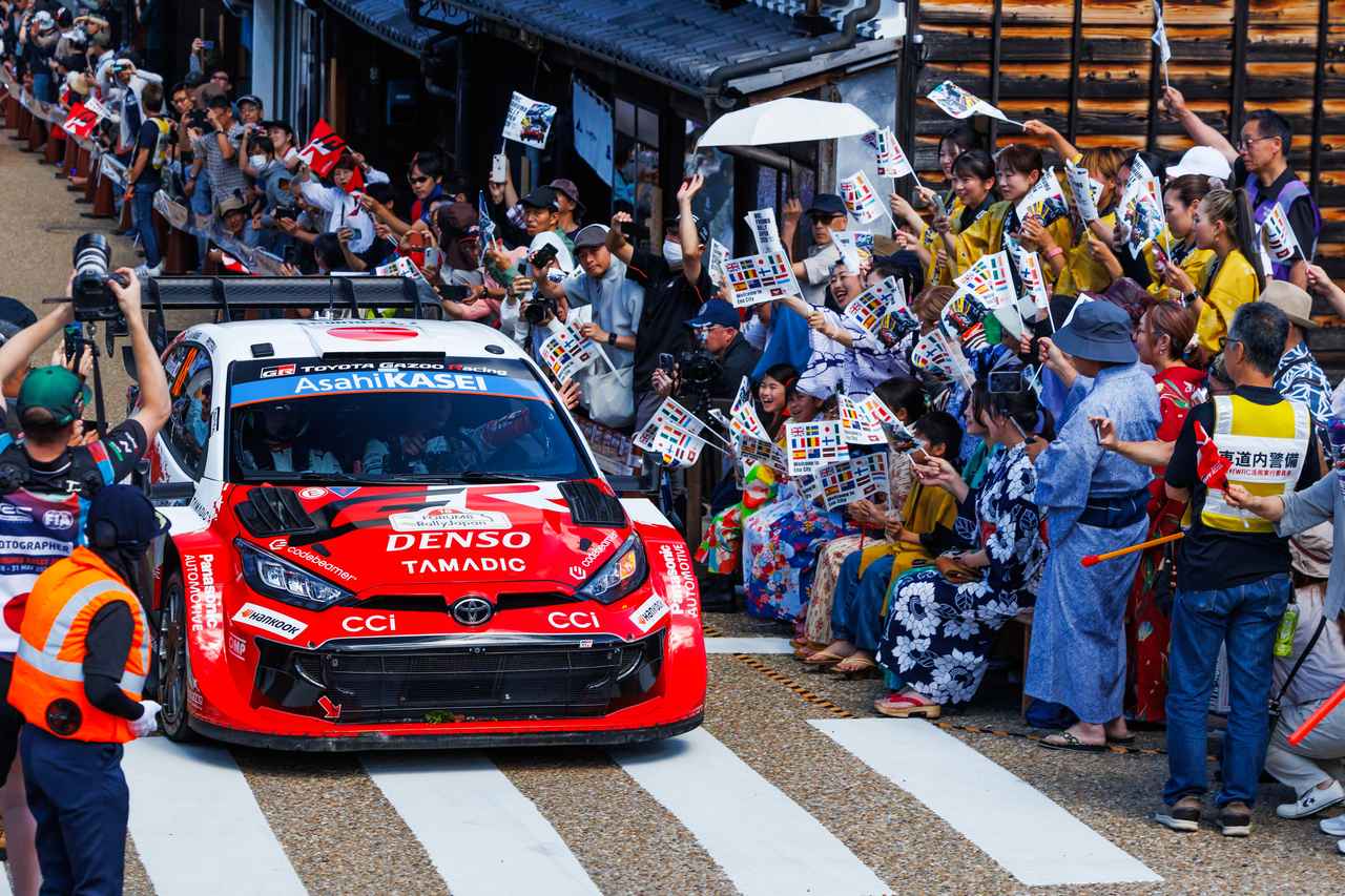 画像: 勝田貴元は最終日、パワーステージ2番手タイム、スーパーサンデー2位でボーナスポイントを獲得。総合4位で、ドライバー選手権2位の座を守った。