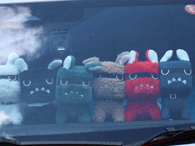 画像: TVCMでもすっかりおなじみのキャラクター、デリ丸。ぬいぐるみにはさまざまなバリエーションが存在し、デリカD:5やアウトランダーPHEVのオーナーにも大人気!