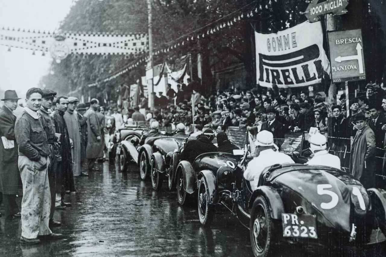 画像: 1927年、交通規制のない一般公道を使い、ブレシアからローマを往復して24時間以内に走破するレースとして誕生したミッレミリア。