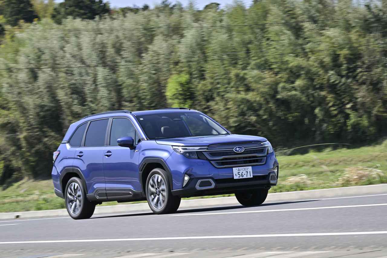 画像: エンジン車らしいターボモデルと比べると、S:HEVはモーターアシストが加わって電動感が強めの印象。