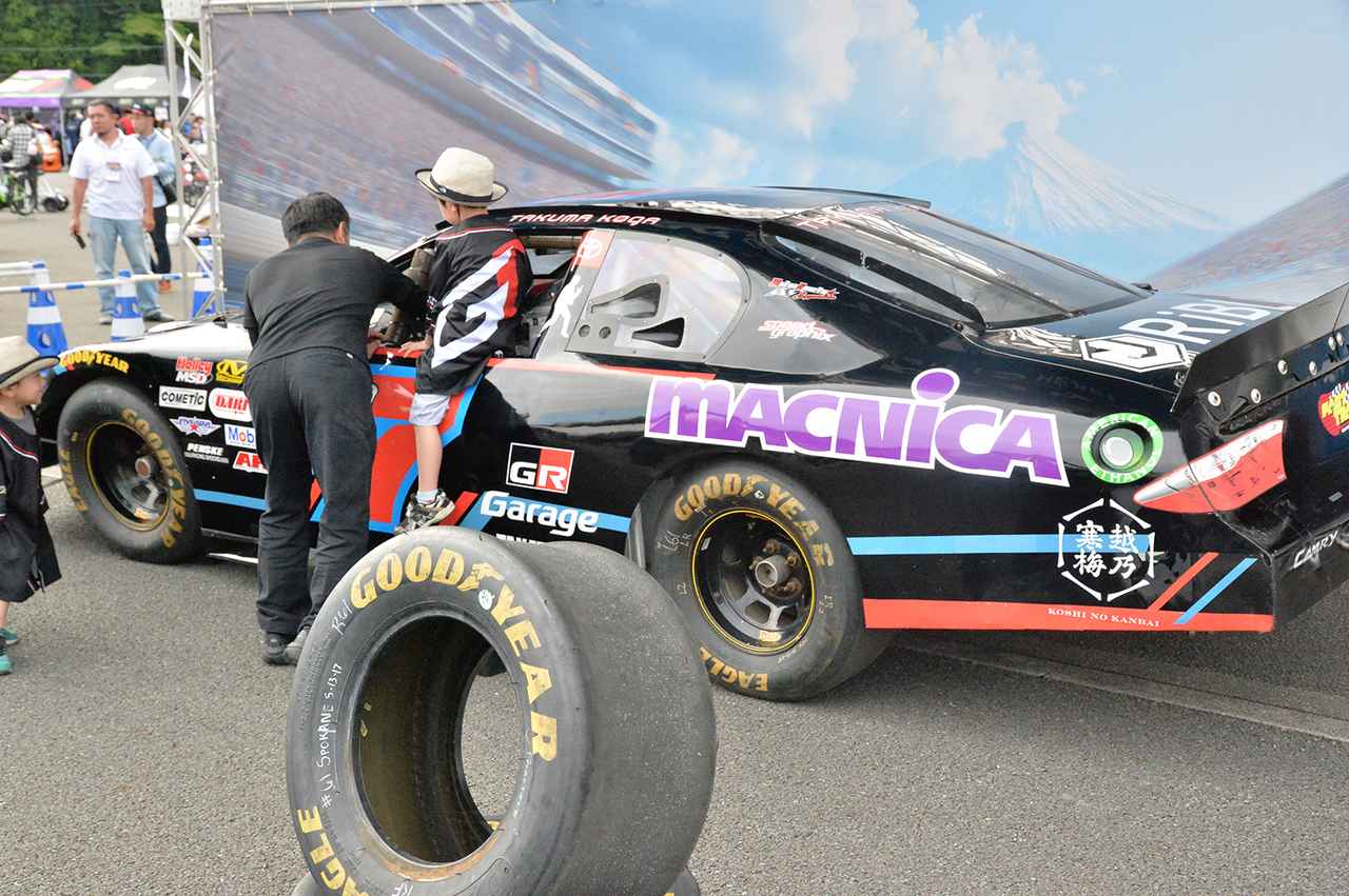 画像: 2024年にNASCARのARCAシリーズに参戦した古賀琢麻選手の「カムリ」。ただし中身はパイプフレームにOHVのV8というARCAで長年使われている伝統的なストックカーだ。