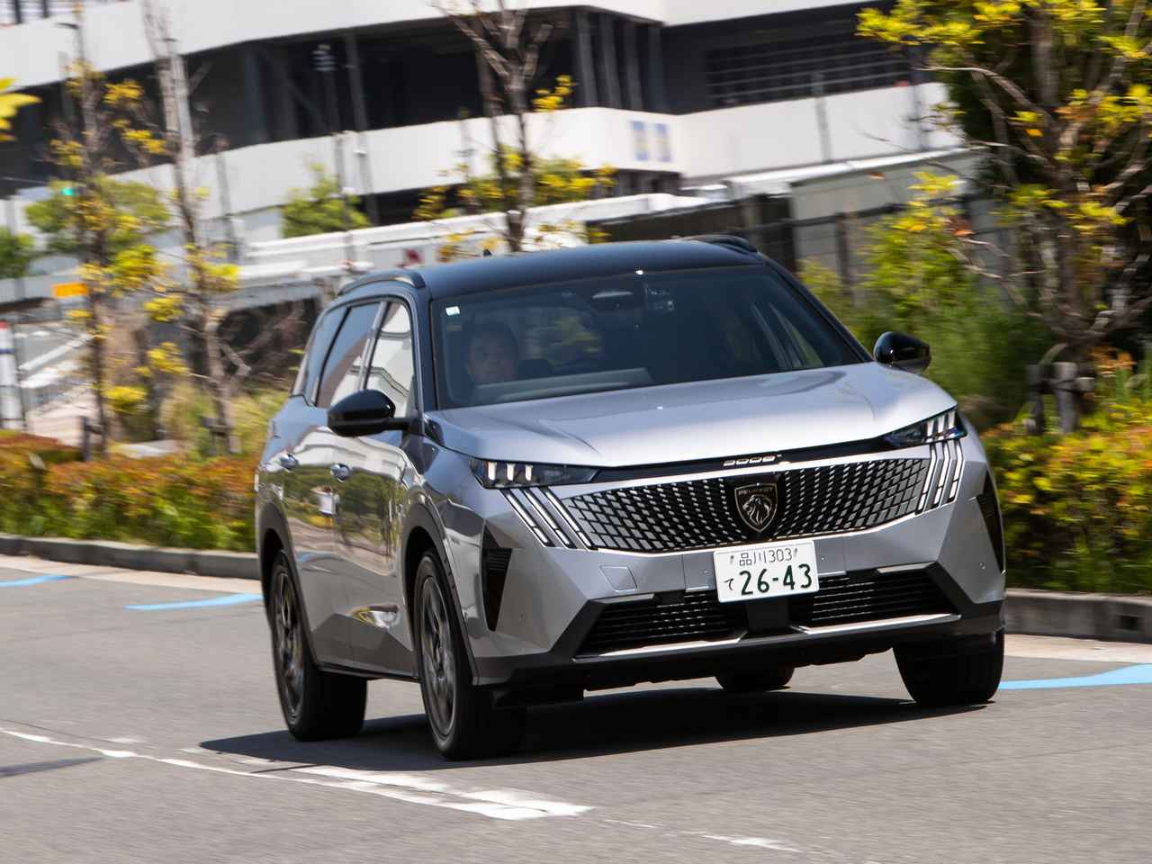i風さま専用　② プジョー 5008の「小さな電動化エンジン」と「斬新なデザイン」で