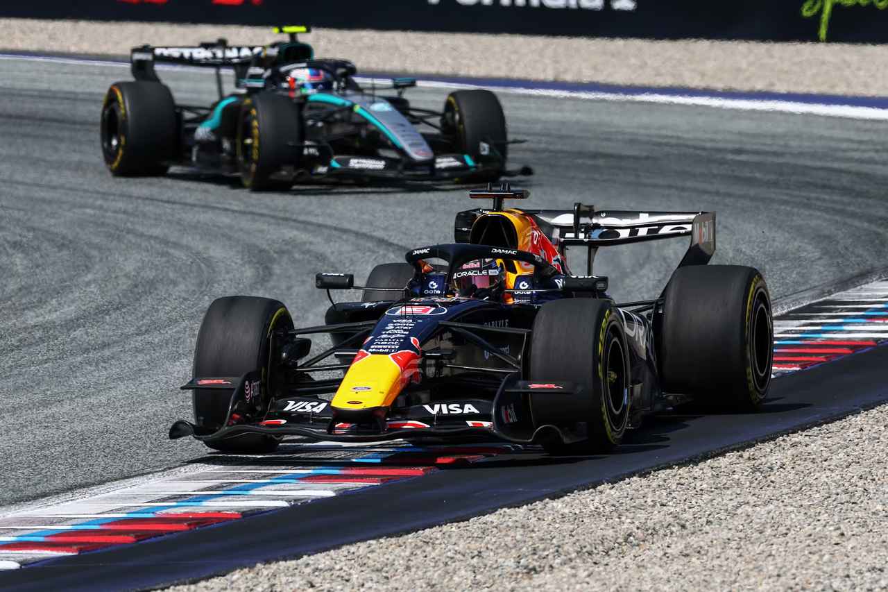 画像: レッドブルのホームコース、レッドブルリンクで速さが復活したマックス・フェルスタッペン。優勝とまではいかなかったが、メルセデスのキミ・アントネッリを抑えて2位でフィニッシュした。