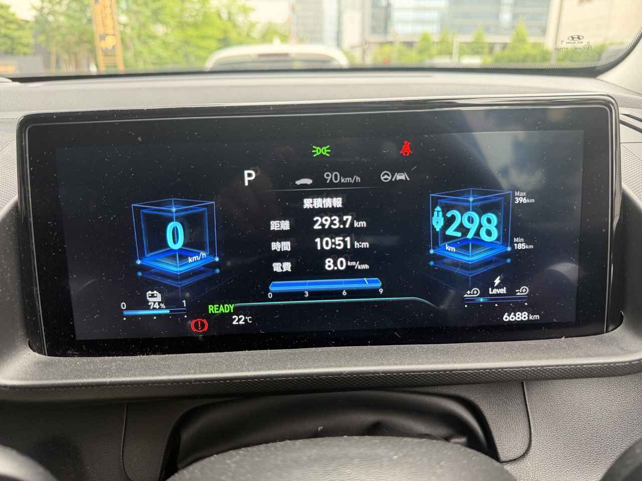 画像: 電費が8.0km/kWhだとSOC80%では走行可能距離298kmと表示される。これだとSOC20〜80%では230〜240kmほど走らせることができる。