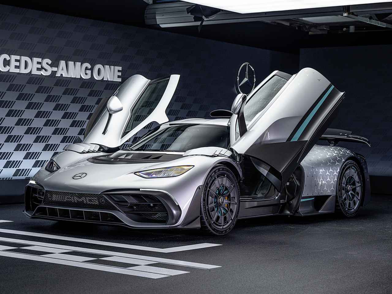 画像: ハイパーカー「メルセデス AMG ONE」は生産工程もモンスター級。衝撃のプロジェクトが今、いよいよ公道へと躍り出る - Webモーターマガジン