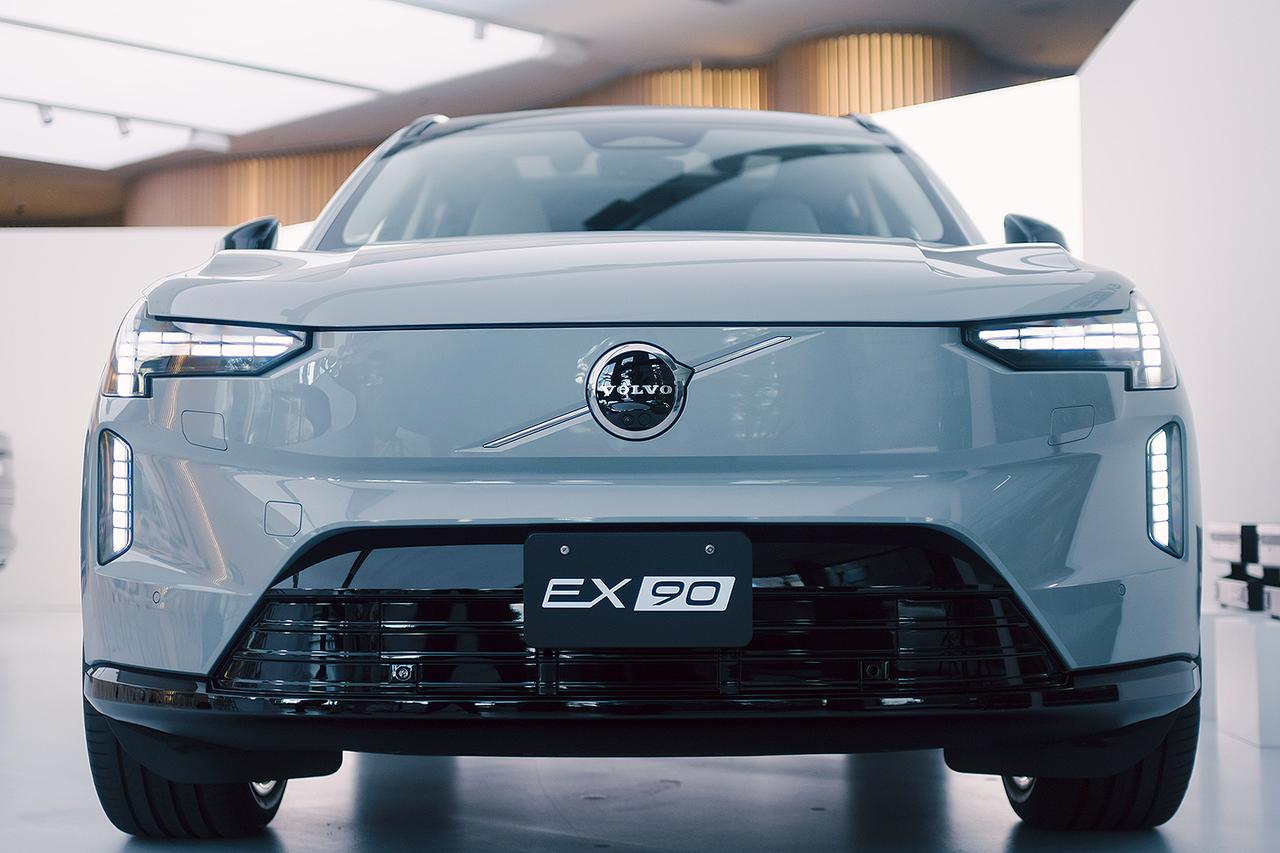 画像: EX90のトールハンマーヘッドランプには1.3メガピクセルの新しいハイディフィニション ピクセルLEDヘッドランプを採用。
