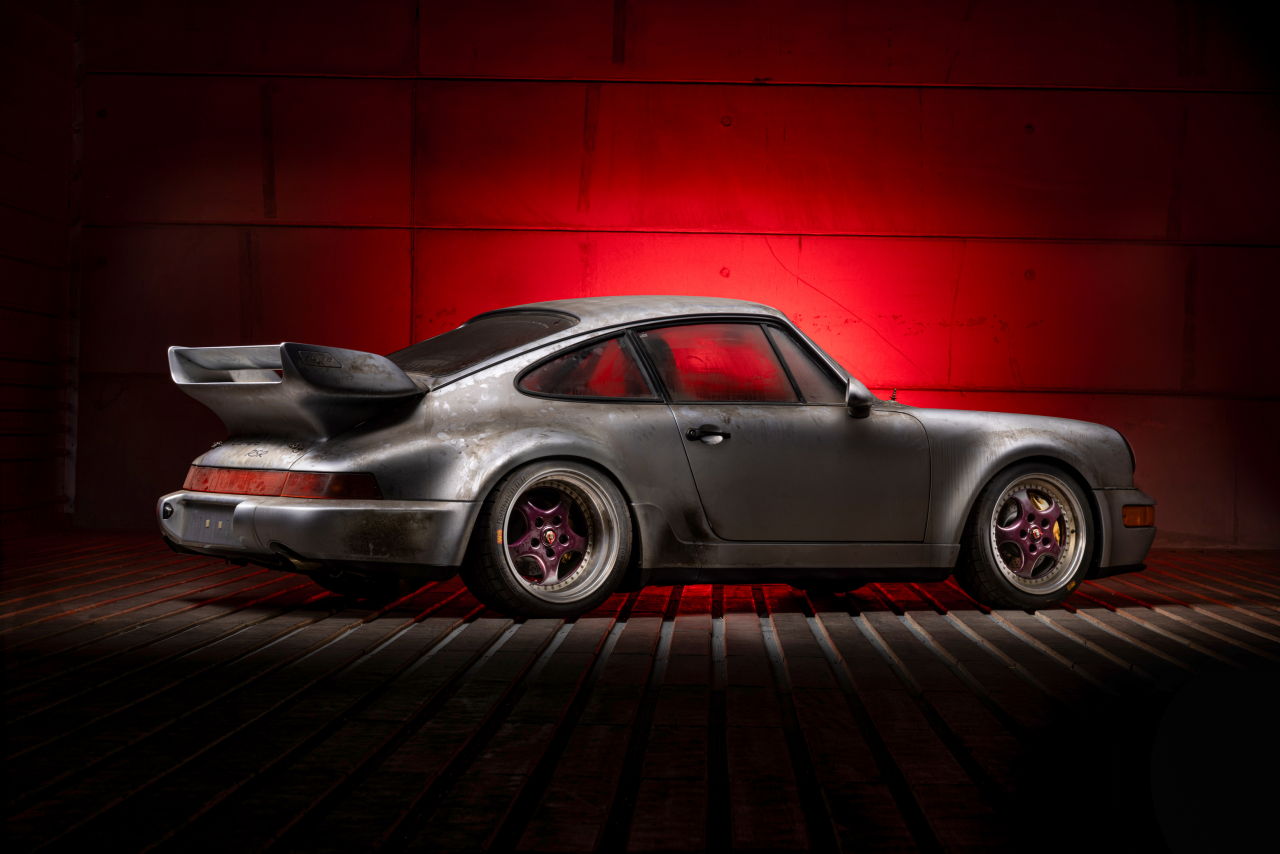 画像: RSR3.8のレース活動が終了した1996年に納車され、それ以来ずっとコレクターのもとで眠り続けてきたまっさらの新車です。