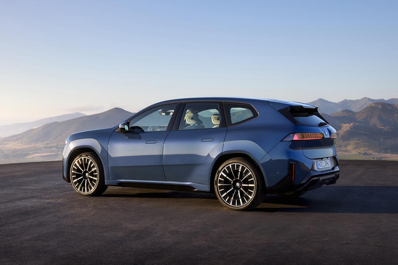 画像: リアはBMW伝統のL字型テールライトを最新のデザイン言語でアレンジ。力強くスポーティなデザインを完成させている。